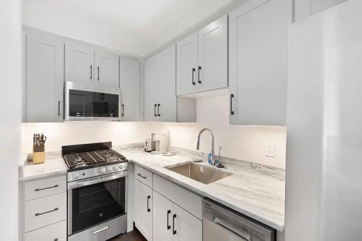 Room With Private Bathroom And Shared Kitchen Londen Buitenkant foto