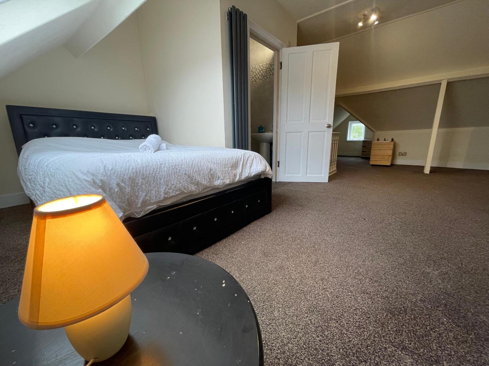 Room With Private Bathroom And Shared Kitchen Londen Buitenkant foto