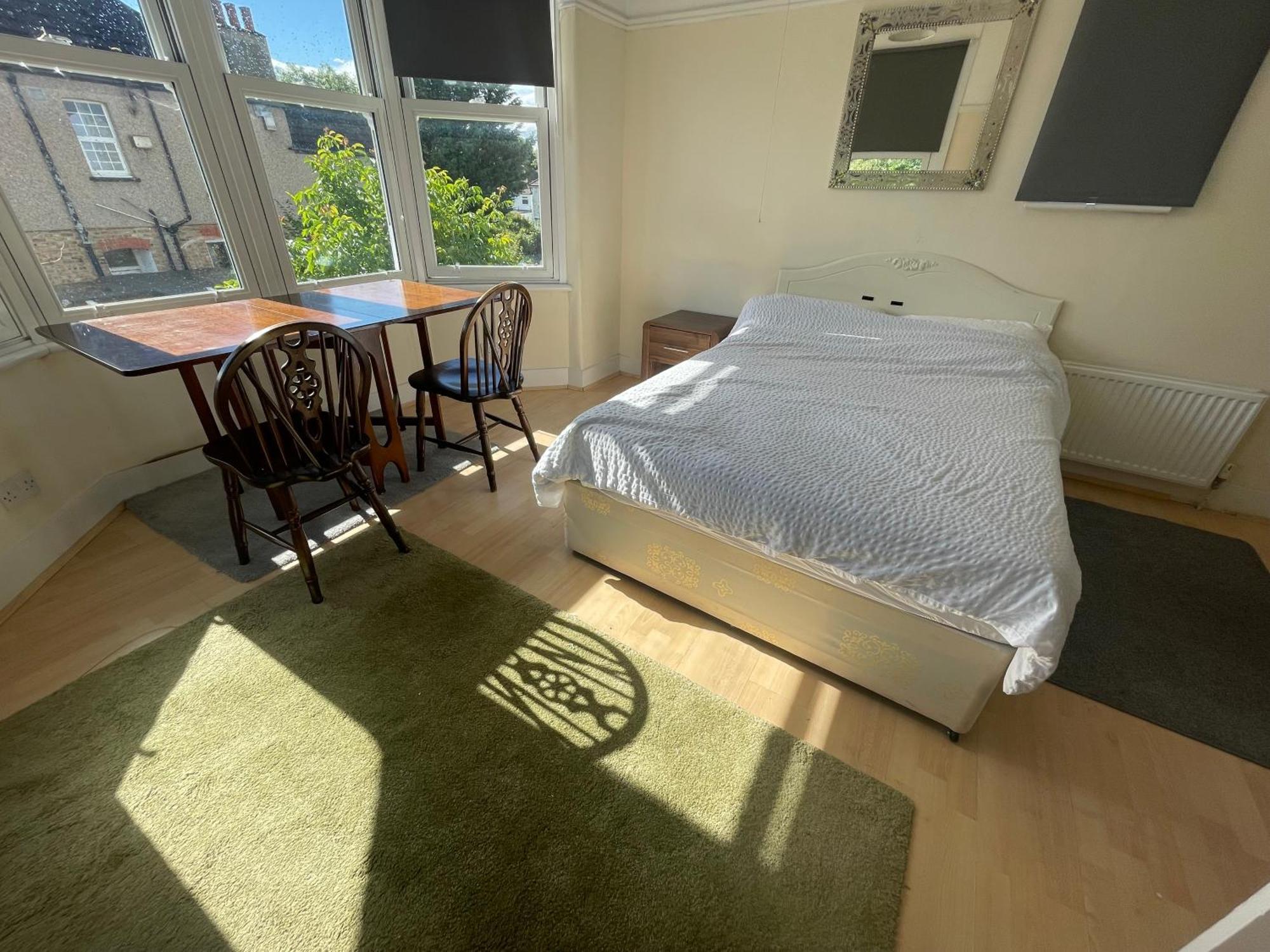 Room With Private Bathroom And Shared Kitchen Londen Buitenkant foto